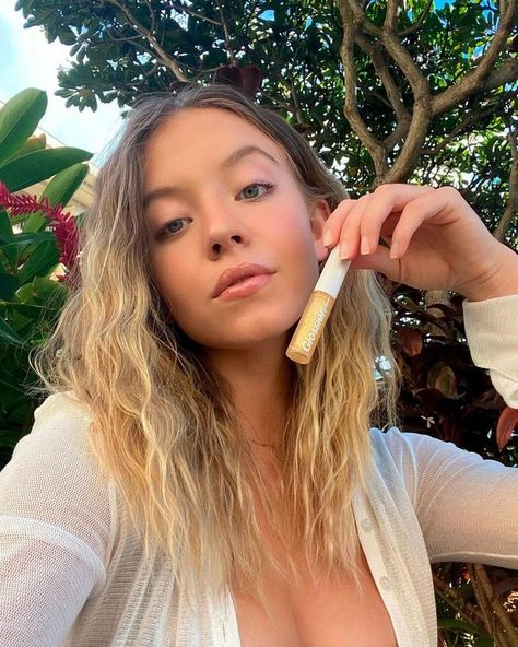 Glossier Campaign, Laurene Powell Jobs, Camila Morrone, Sydney Sweeney, Canadian Actresses, Foundation Shades, Celebrity Kids, Cowboy Bebop, Pretty Little Liars