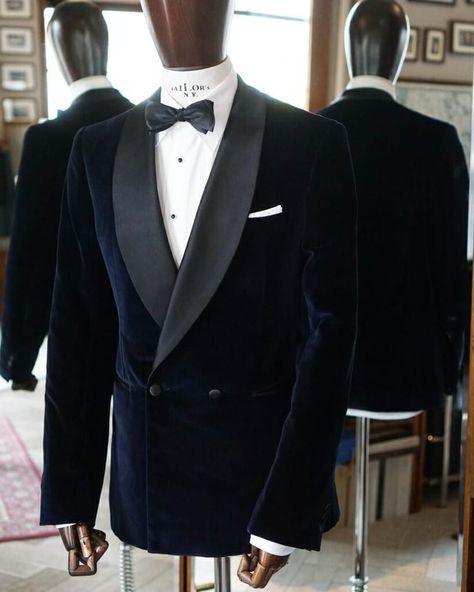 Dinner Jackets, Velvet Dinner Jacket, Custom Tuxedo, Wedding Dresses Men Indian, Blazer Outfits Men, Classic Tuxedo, Dinner Suit, Formal Evening Wear, Classy Suits