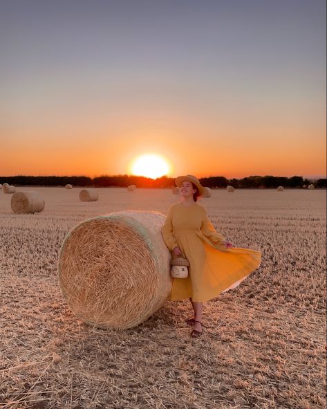 Wheat Field Photoshoot, Field Photoshoot, Photoshoot Summer, Wheat Field, Hay Bales, Summer Photoshoot, Wheat Fields, Summer Aesthetic, Lifestyle Blog