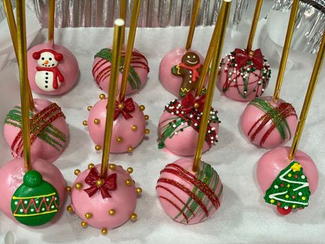 Greench xmas baby shower cakepops Pink Christmas Cake Pops, Xmas Cake Pops, Baby Shower Cakepops, Pink Cake Pops, Gingerbread Baby, Christmas Cake Pops, Christmas Shower, Xmas Cake, Gingerbread Cake