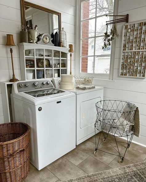 Aestethic Laundry Room, Cozy Laundry Room Aesthetic, Laundry Room Cottagecore, Old Farmhouse Laundry Room, Old House Laundry Room, Cottage Core Laundry Room, Cottagecore Laundry Room, Victorian Laundry Room, Cozy Laundry Room