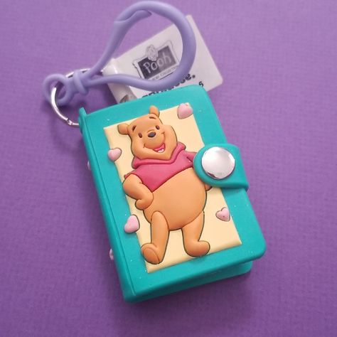 Winnie The Pooh Mini Papernotebook. Great To Connect To School Bag. Never Used. White School Bag, Nightmare Before Christmas Movie, Pirate Books, Disney Finding Dory, Tinkerbell And Friends, Baby Looney Tunes, Mini Keychain, Disney Hats, Snow White Disney