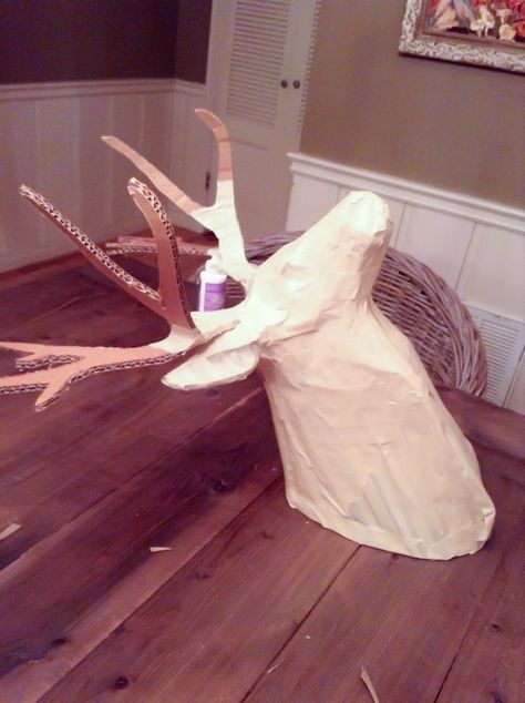 xD Paper Mache Deer Head, Diy Paper Mache, Paper Mache Projects, Paper Mache Animals, Folding Origami, Paper Mache Art, Paper Mache Crafts, Papel Mache, Deer Head