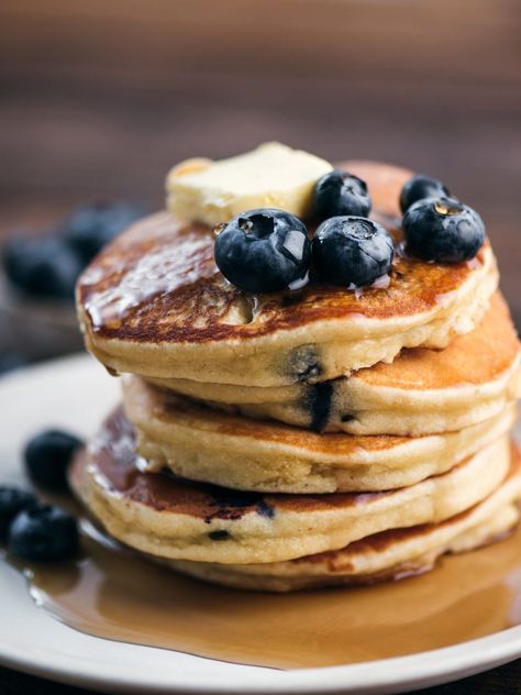 Yes, pancakes for dinner. But check out these delicious and easy ways to take your morning mojo to the dinner table. Homemade Blueberry Pancakes, Cake Mix Pancakes, Blueberry Pancakes Recipe, Pancake Recipe Buttermilk, Savory Crepes, Homemade Syrup, Spice Cake Mix, Classic Breakfast, How To Make Pancakes