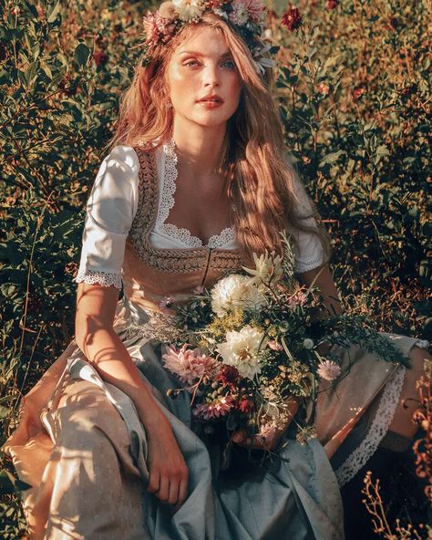 Cottagecore: What Is It And Why Is So Popular In 2021 Lena Hoschek Tradition, Cottage Core Women, Cottagecore Woman, Lena Core, Homestead Photography, Traditional Woman, Wedding Dirndl, Gaun Abad Pertengahan, Traditional Women