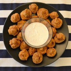 Horseradish Dipping Sauce, Deep Fried Mushrooms, Fried Appetizers, Fried Mushroom Recipes, Breaded Mushrooms, Mushroom Side Dishes, Dipping Sauces Recipes, Fried Mushrooms, Food Appetizers