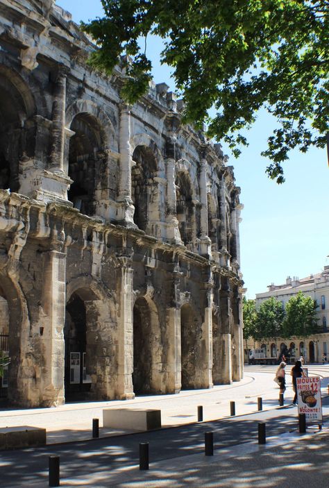 Teleportation Machine, Nimes France, Travel Pics, Jolie Photo, Beautiful Places To Travel, Travel Goals, South Of France, Travel Pictures, Mount Rushmore