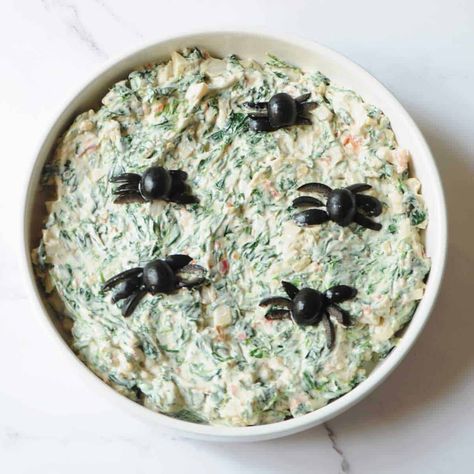 Halloween Spinach Dip Halloween Spinach Dip, Scary Halloween Treats, Fun Halloween Party Food, Halloween Dip, Halloween Finger, Halloween Potluck, Easy Halloween Party Food, Halloween Finger Foods, Halloween Appetizers Easy