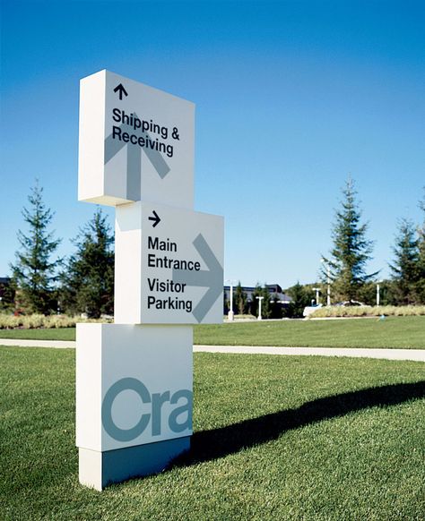 CRATE & BARREL | Entro Communications Directional Signs Design, Experiential Graphics, School Signage, Totem Design, Pylon Sign, Signage Board, Experiential Design, Wayfinding Signage Design, Monument Signs