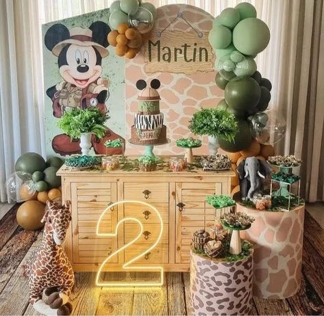 Γενέθλια Mickey Mouse, Mickey Mouse Birthday Theme, Baby Boy Birthday Themes, Safari Birthday Party Decorations, Safari Baby Shower Boy, Fiesta Mickey Mouse, Mickey Safari, Safari Theme Birthday