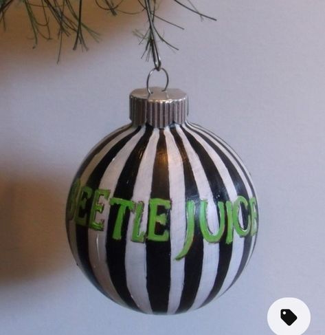 Beetlejuice Christmas, Beetlejuice Gifts, Black Christmas Decorations, Kids Christmas Crafts Easy, Scary Christmas, Beetle Juice, Painted Ornament, Creepy Christmas, Dark Christmas