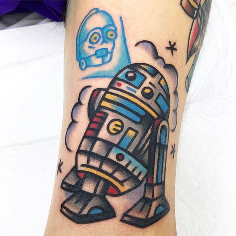 Pop Culture Traditional Tattoos, R2d2 Tattoo, Practice Tattoos, Halo Tattoo, Tattoo Ink Colors, Spiderman Tattoo, Doodles Ideas, Nerd Tattoo, Traditional Style Tattoo