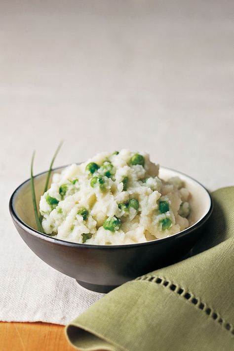 Mashed Potatoes And Peas, Potatoes And Peas, Potatoes And Peas Recipe, Lamb Side Dishes, Classic Pot Roast, Small Bites Appetizers, Cheesy Mashed Potatoes, Vegetable Side Dishes Recipes, Mashed Potato Recipes