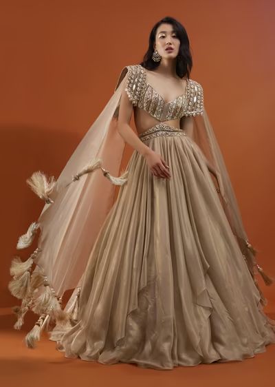 Sangeet Dresses, Wing Cape, Jumpsuit Outfit Wedding, Gold Organza, Organza Gown, Western Dresses For Women, Lehenga Designs Simple, Cape Gown, Gowns Dresses Elegant