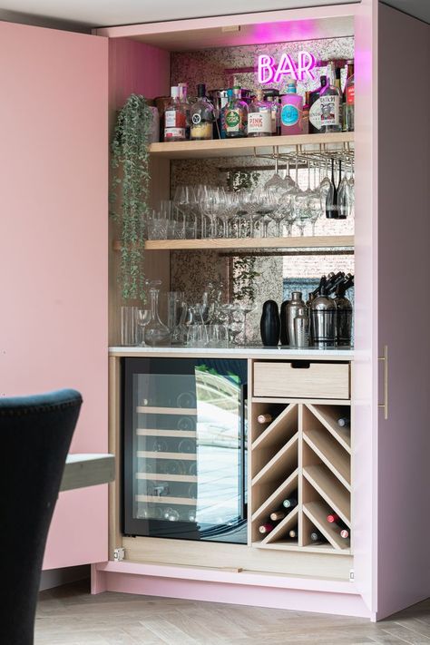 Kitchen Wine Bar, Home Bar Ideas, Home Bar Design, Built In Bar, Bespoke Kitchen, Bar Cart Decor, Modern Tiny House, Living Room Bar, Home Bar Decor