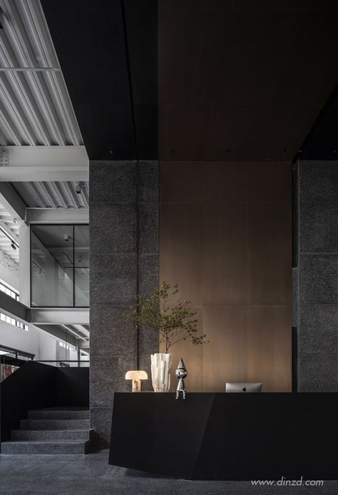 Industrial Lobby Design, Industrial Lobby, Reception Lobby Design, Modern Office Lobby, Modern Office Reception, Office Lobby Design, Lobby Interior Design, Dark Modern, Modern Office Interiors