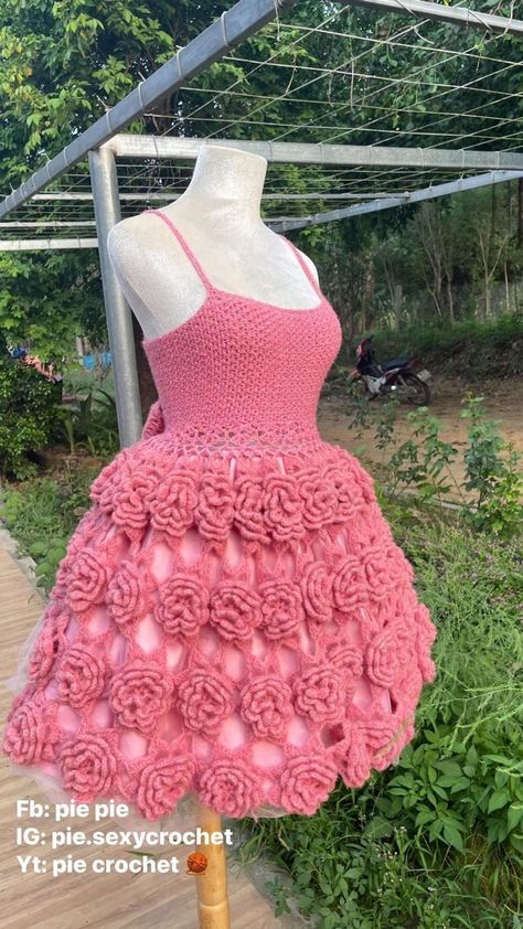 Trendy White And Blue Crochet Dress Design Ideas 2024 Crochet Ball Gown Dress, Crochet Rose Dress, Crochet Prom Dress Pattern, Formal Crochet Dress, Crochet Ballgown, Crochet Ball Gown, Crochet Fairy Top, Crochet Formal Dress, Crochet Prom Dress