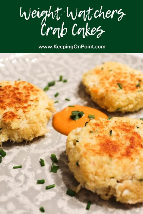 Weight Watchers Crab Cakes - 3 crab cakes is only 3 points with blue and purple, 5 points with green. Weight Watchers Crab Cakes, Healthy Crab Cakes, Keeping On Point, Maryland Crab Cakes, Weight Watchers Tips, Weight Watchers Meal Plans, Weight Watcher Dinners, Weight Watchers Recipes Desserts, Green Cake