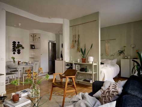 Bedroom Apartment Aesthetic, Studio Loft Apartments, Living Room And Bedroom Combo, Cozy Studio Apartment, One Room Apartment, Vintage Apartment, Studio Apartment Layout, Loft Decor, Studio Apartments