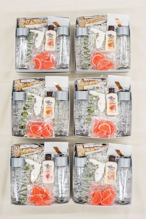 FLORIDA WELCOME BOXES by Marigold & Grey;   #welcomegift #welcomebags #weddingwelcomegift #curatedgiftbox; Image: Lissa Ryan Photo Wedding Welcome Gifts, Package Ideas, Gift Box Design, Wedding Welcome Bags, Wedding Gift Boxes, Curated Gift Boxes, Welcome Bags, Welcome Gifts, Wedding Boxes