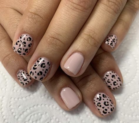 Nude Nails With Leopard Print, Lepord Print Nail Design, Neutral Leopard Nails, Kids Pedicure Ideas, Simple Cheetah Nails, Cheetah Nails Short, Cheetah Print Nails Short, Leopard Print Nails Short, Spring Leopard Nails