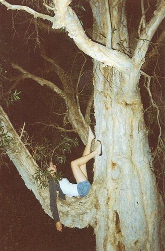 Teenage Wasteland, Sitting In A Tree, Yennefer Of Vengerberg, New Photography, Poses References, Grunge Photography, Intp, Teenage Dream, Soft Grunge