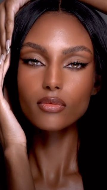 Chocolate Makeup Looks, 90s Models Makeup, Sydney J Harper, Glam Rock Makeup, Actor Photoshoot, Black Bridal Makeup, Mysterious Eyes, Black Supermodels, Makeup 2024