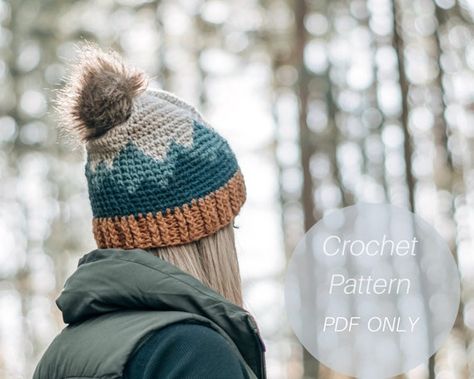 Bonnet Outfit, Hat Pattern Crochet, Mountain Hat, Crochet Cowl Pattern, Bonnet Crochet, Yarn Pom Pom, Small Crochet, Crochet Poncho Patterns, Crochet Beanie Pattern