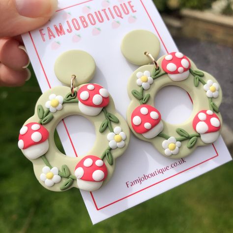 Aesthetic Earring, Clay Earrings Cute, Earring Aesthetic, Polymer Clay Beads Diy, Clay Earrings Flower, Aesthetic Mushroom, Cottagecore Mushroom, Diy Earrings Polymer Clay, Mushroom Earrings