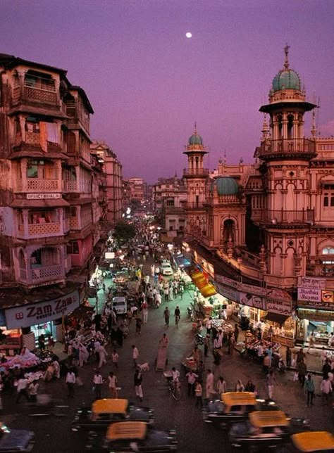 No visit to Mumbai is complete without a shopping trip to one of their famous markets. Not sure which one to go to? The Culture Trip has all the information you need. Photo credit: Steve McCurry India Photo, Eid Festival, Expressions Vinyl, City Scapes, Indian Subcontinent, Amazing India, Mumbai City, College Education, Steve Mccurry