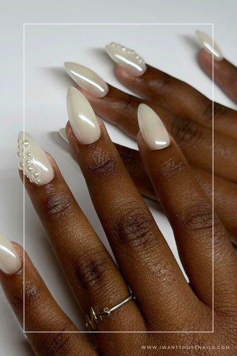 pearl chrome nails Pearl Looking Nails, White Chrome Nails Wedding, Elegant Pearl Nails, Wedding Nails Inspo For Bride, White Chrome Nails With Pearls, Chrome Wedding Nails For Bride, Engagement Nails White, Classy Wedding Nails For Bride, Chrome Bridal Nails