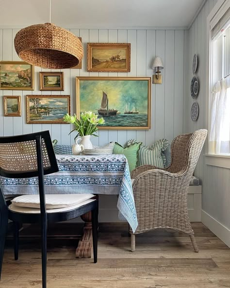 Jo Galbraith | modern cottage (@jogalbraithathome) • Instagram photos and videos Cottage Dining Rooms, Home Decoration Ideas, Cottage Interiors, Modern Cottage, Cottage Living, Coastal Cottage, Cozy Cottage, Small Space Living, Modern Dining Room