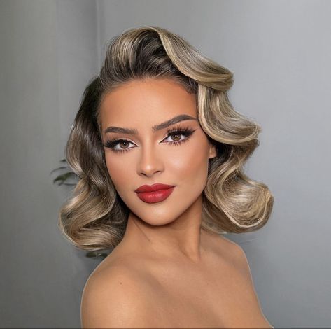 Short Hairstyle Women Formal, 20s Inspired Hair, 20s Makeup Look, Roaring 20s Hair, Vintage Bridal Makeup, Hollywood Glam Hair, Cabelo Pin Up, 20s Hair, Old Hollywood Hair