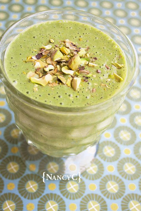 Green Pistachio Smoothie Pistachio Drink, Pistachio Smoothie, Pistachio Milk, Yogurt Honey, Breakfast Bowls Recipe, Smoothie Recipes With Yogurt, Pistachio Butter, Breakfast Smoothie Recipes, Uplifting Thoughts