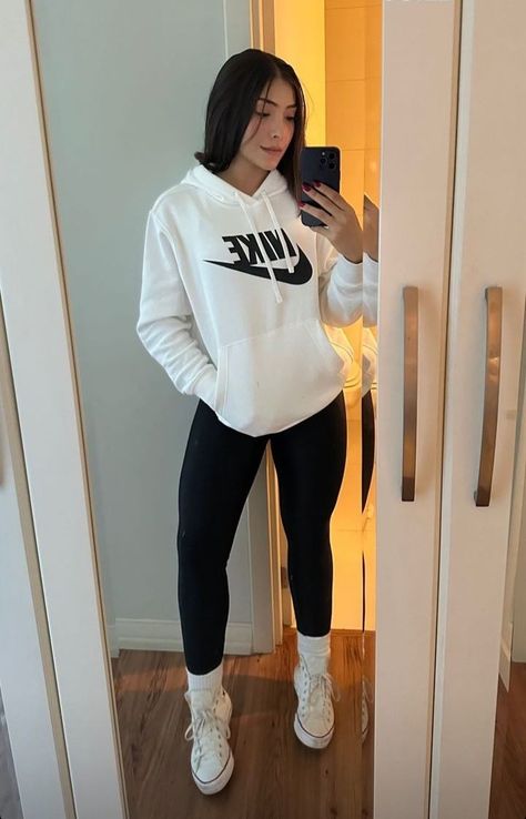 Nike Leggings Outfit, Gray Shirt Outfit, Leggins Outfit, Clean Girl Outfits, Academia Look, Outfits Leggins, Casual Sporty Outfits, Outfits Leggings, Outfit Sporty