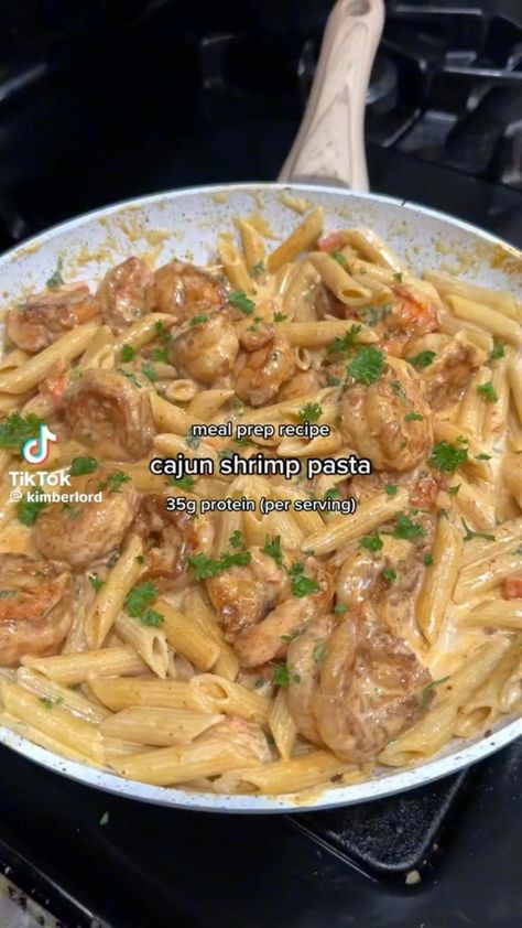 #UltimateGuidetoBerries Healthy Evening Meals, Shrimp Pasta Healthy, College Dinner Recipes, Cajun Shrimp Pasta, Healthy Food Guide, Student Recipes, College Meals, Cajun Shrimp, Easy Lunch Recipes