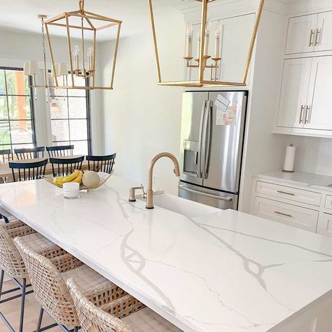 29 Designs With White Quartz Kitchen Countertops Kitchens With White Quartz Countertops, Miraggio Duo Quartz, Best Quartz For White Cabinets, White Quartz Kitchen Island, White Quartz Kitchen, White Kitchen Quartz, Teal Cabinets, Waterfall Island Kitchen, White Quartz Counter