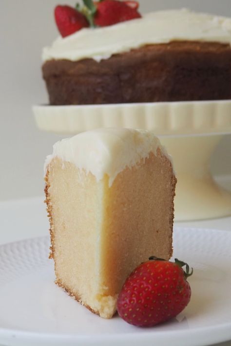 Slice of white chocolate mud cake on a white plate with a strawberry sitting next to it. White Chocolate Cake Recipe, White Chocolate Mud Cake, Best White Chocolate, Mud Cake Recipes, White Chocolate Cake, Chocolate Mud Cake, White Chocolate Ganache, Chocolate Squares, Mud Cake