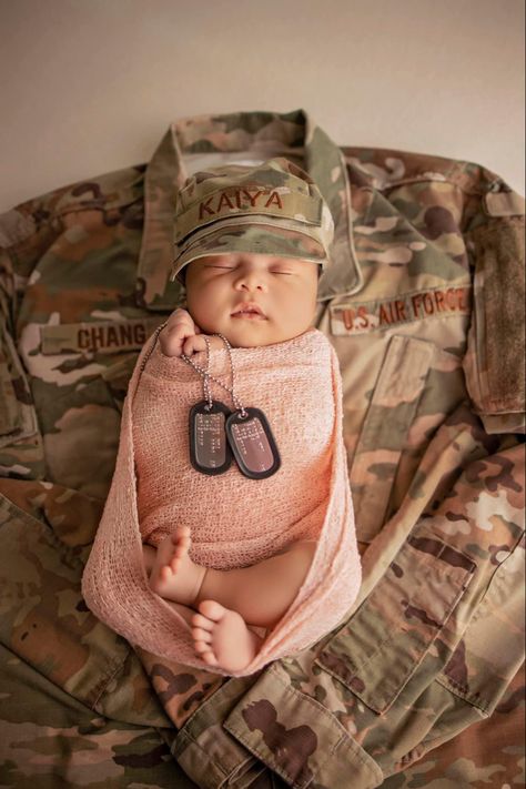 Army Baby Pictures, Military Newborn Pictures, Military Family Pictures, Military Baby Pictures, Suga Abs, Army Baby, Military Baby, Baby Pictures Newborn, Army Girlfriend Pictures