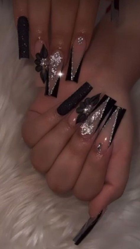 Rose Gold And Black Nails, Gold And Black Nails, Black Nails Acrylic, Nails Acrylic Designs, Black Silver Nails, Silver Nail Designs, Black Nails With Glitter, Nails With Glitter, Black Nail Designs