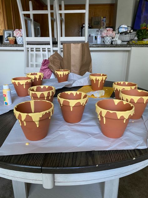 Winnie The Pooh Hunny Flower Pot, Honey Pots Diy, Diy Honey Pot, Pooh And Piglet Quotes, Honey Bee Baby Shower, Honey Pots, Honey Diy, Baby Shower Theme Decorations, Disney Baby Shower