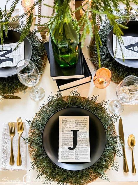 5 Easy Ideas to Create a Tablescape for a Book Club Gathering Christmas Book Club Party, Book Club Decor, Book Club Hosting, Supper Club Theme, Brunch Table Decorations, Book Club Ideas Hosting, Reading Retreat, Brunch Tablescape, Gold Votive Candles