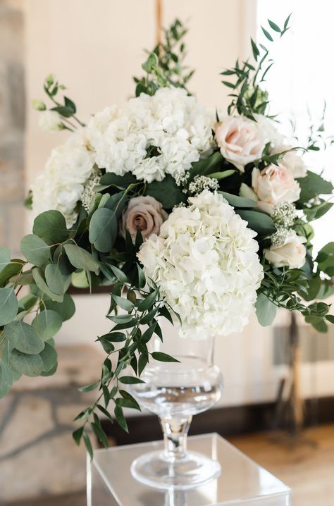 Hydrangea And Greenery Centerpiece, Rose Hydrangea Centerpiece, Hydrangea Wedding Arrangements, Hydrangea Flower Arrangements Wedding, White Hydrangea Arrangements, Pink Hydrangea Centerpiece, Rose And Hydrangea Centerpiece, Hydrangea And Rose Centerpiece, 70 Flowers