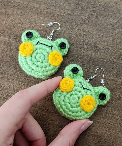 Froggy Earrings, Make A Necklace, Earrings Crochet, Crochet Pattern Instructions, Unique Tools, Crochet Frog, Crochet Earrings Pattern, Unique Crochet, Free App