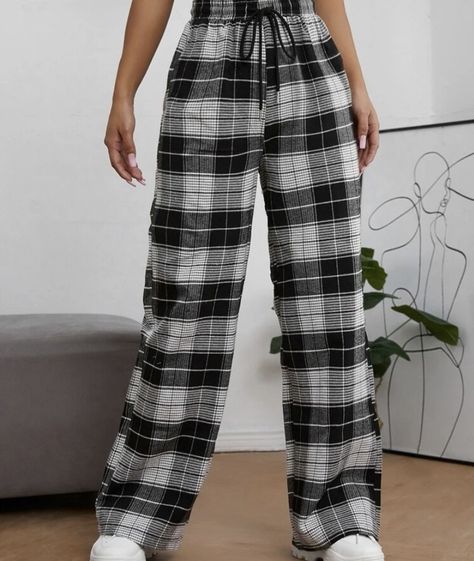 Black And White Pyjamas, Pajama Bottoms Aesthetic, Flannel Pants Aesthetic, Pyjama Bottoms Aesthetic, Fluffy Pyjama Pants, Baggy Pajama Pants, Pyjama Pants Aesthetic, Aesthetic Pajama Pants, Black And White Pjs