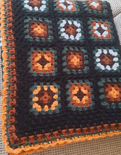 Autumn Crochet Blanket, Crochet Blanket Colors, 70s Crochet, Crochet Diy Tutorial, Knit Ideas, Crochet Blanket Designs, Diy Yarn Crafts, Crochet Blocks, Crochet Inspo