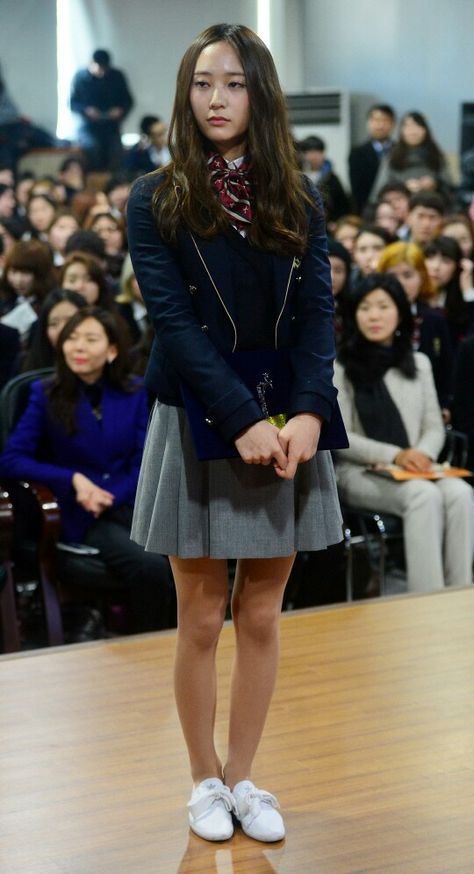 Krystal♡Jung+Soo+Jung♡ex-F(x) Korean Uniform School, Korean Fashion Pastel, Korean Fashion School, Korean School, High School Uniform, School Uniform Fashion, School Uniform Outfits, Cute Skirt Outfits, Bai Lu