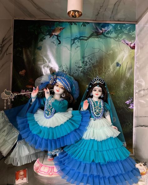 Krishna Doing Radha Shringar, Laddoo Gopal Dresses, Radha Rani Dress, Krishna Sringar, Kanhaji Poshak, Radha Krishna Dress, Kanha Ji Dress, Kanha Dress, Happy Janmashtami Image