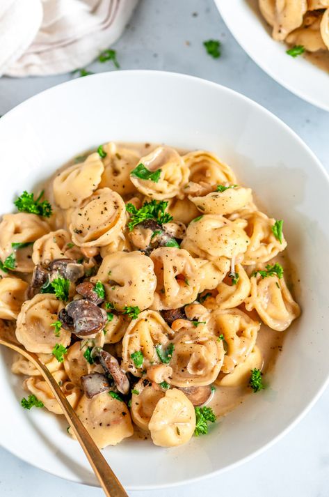 One Pot Creamy White Bean Tortellini - Quick and easy vegetarian pasta dinner with cheesy tortellini and mushrooms done in one pot in less than 30 minutes! From aberdeenskitchen.com #onepot #creamy #whitebean #tortellini #pasta #italian #valentinesday #dinner #skillet #vegetarian #quick #easy #recipe Vegetarian Pasta Dinner, Easy Vegetarian Pasta, Dinner Skillet, Cheesy Tortellini, Vegetarian Italian, Tortellini Recipes, Yummy Pasta Recipes, Vegetarian Pasta, White Bean