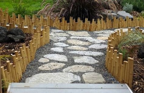 Here are five ideas to help you envision possibilities for landscaping with bamboo, a giant grass that's been trending in the U.S. for the last few years, especially in flooring. Bamboo Edging, Bamboo Diy, Bamboo Garden, Bamboo Fence, Bamboo Crafts, Casa Vintage, Pergola With Roof, Bamboo Design, Ground Cover Plants